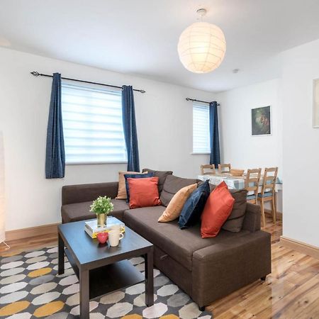 2 Bedroom Flat Near London Excel Exterior foto