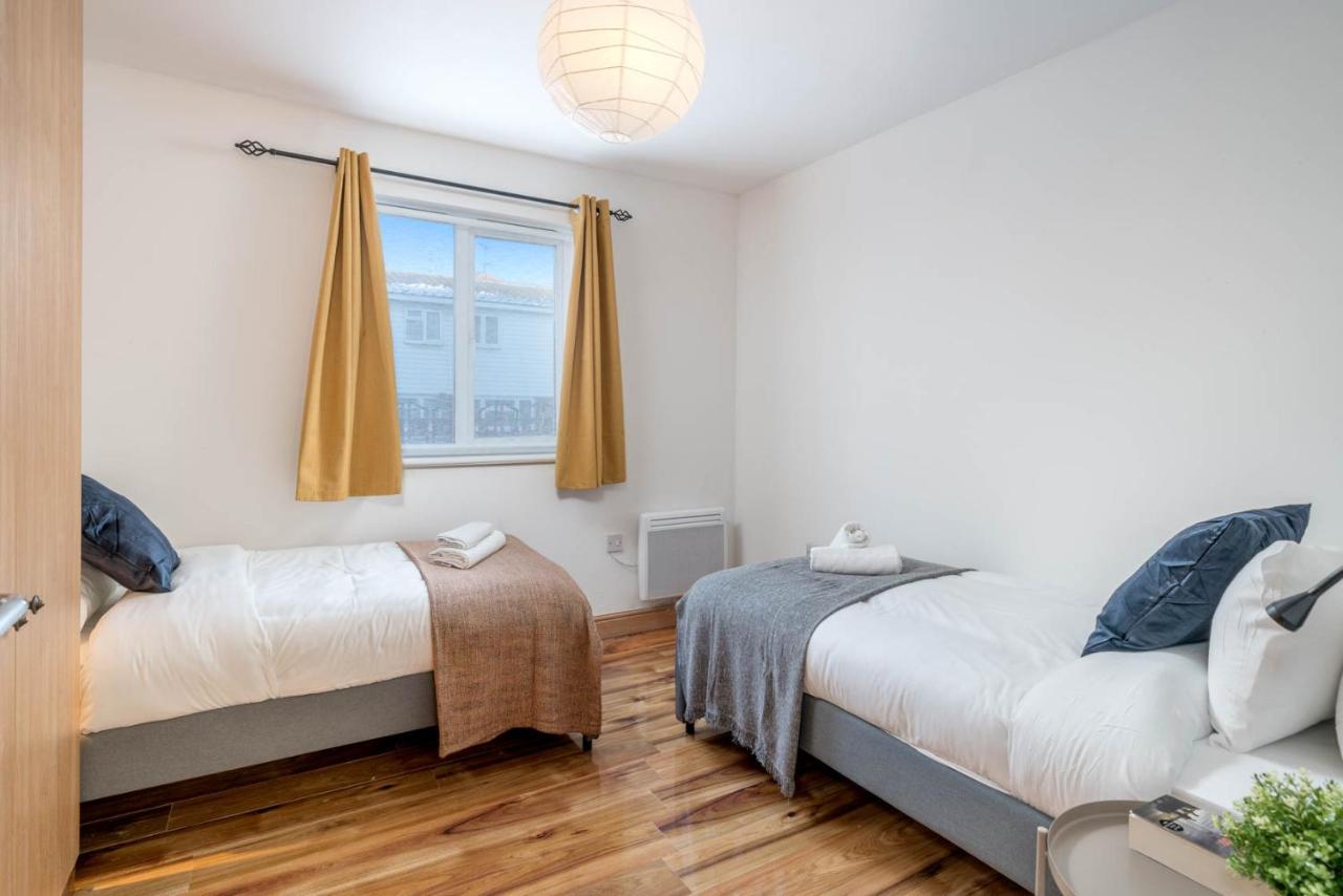2 Bedroom Flat Near London Excel Exterior foto